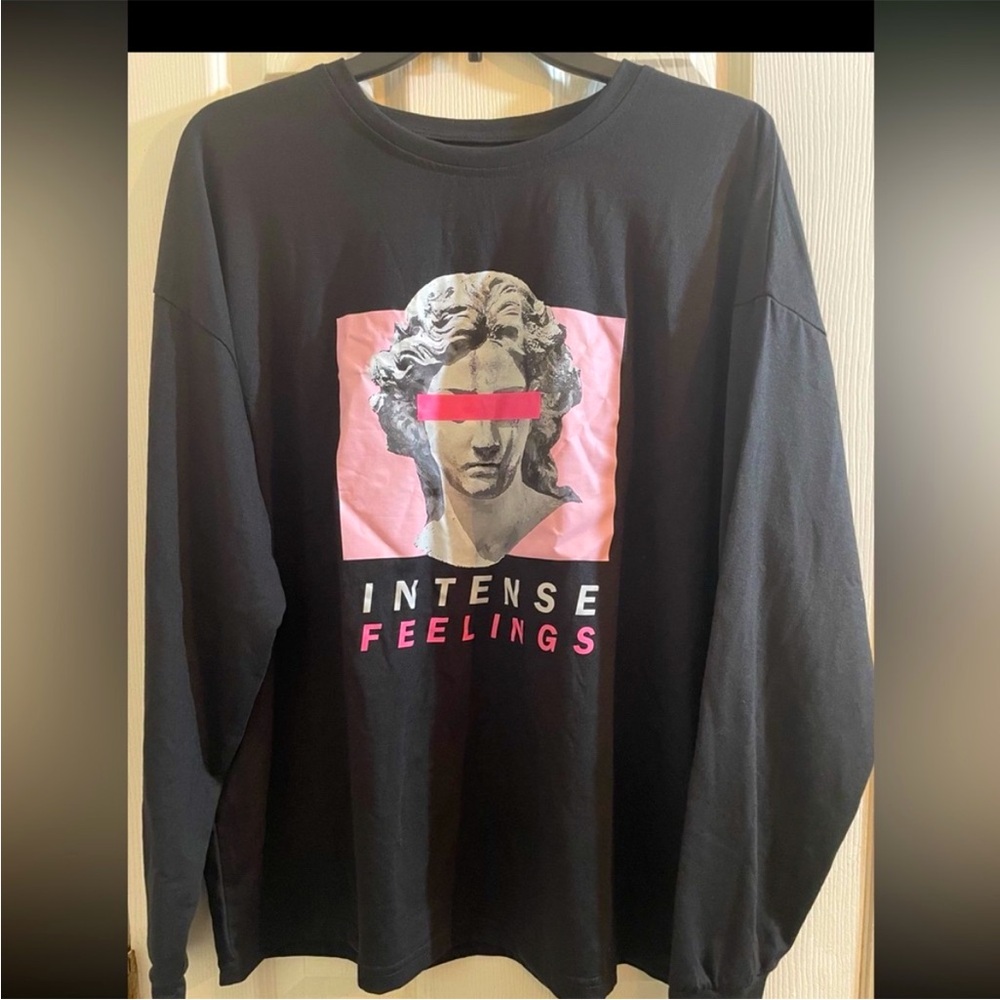 Shein Black Long sleeve graphic T-SHIRT, Unisex
Men’s medium / Women’s Large